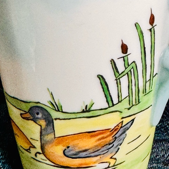 Vintage/antique teacup. Shipping not included in price. See photos for more. - Picture 3 of 4